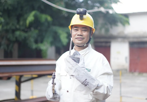 海南礦業(yè)員工李勇:全國表彰！海南礦業(yè)員工李勇榮膺全國勞動模范