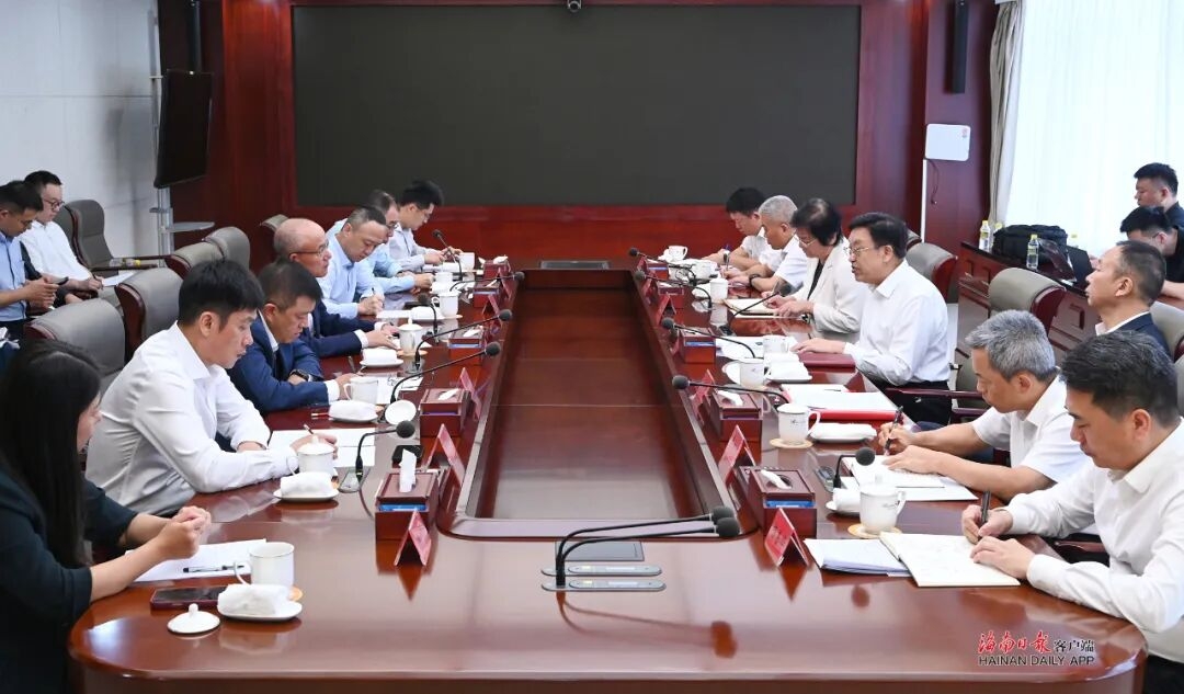 海南省委書記馮飛與復(fù)星國際董事長郭廣昌一行舉行會(huì)談